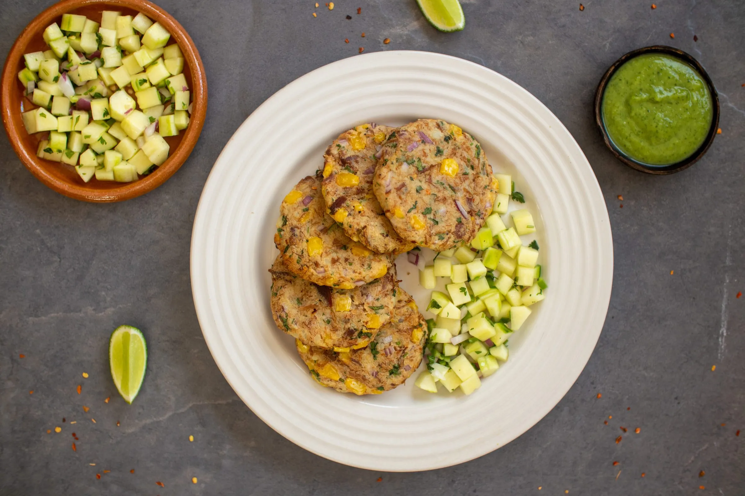 Tuna tortitas with avocado salsa